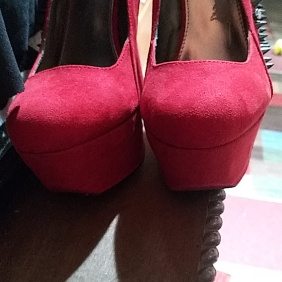 Shoes - Picture 6 of 6